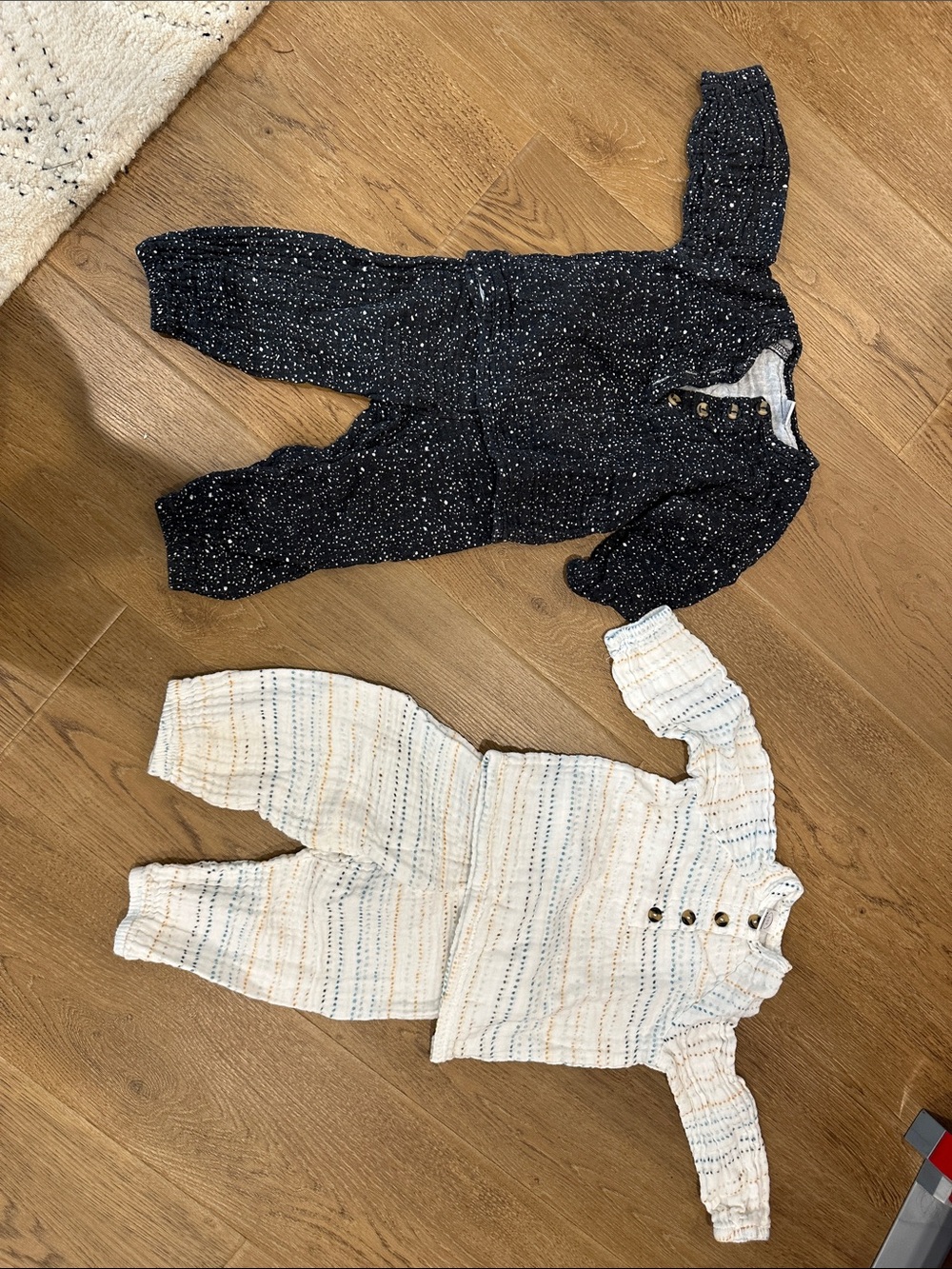 Lou Lou & Company Black Speckle and Cream Stripe gauze set 6-12m